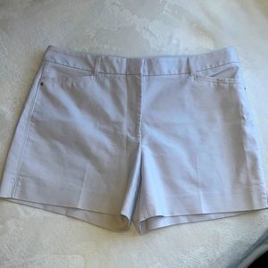 WHITE HOUSE BLACK MARKET - THE 5” SHORTS